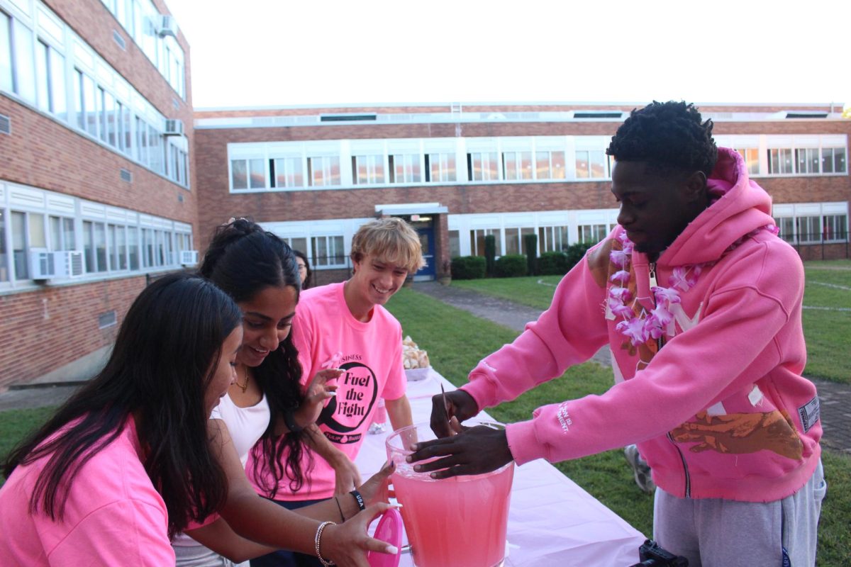 Seniors Alexander Grant, Matthew Batting, Mannat Sandhu and Jiya Jadhav prepare pink lemonade for the pink bagel sale. 