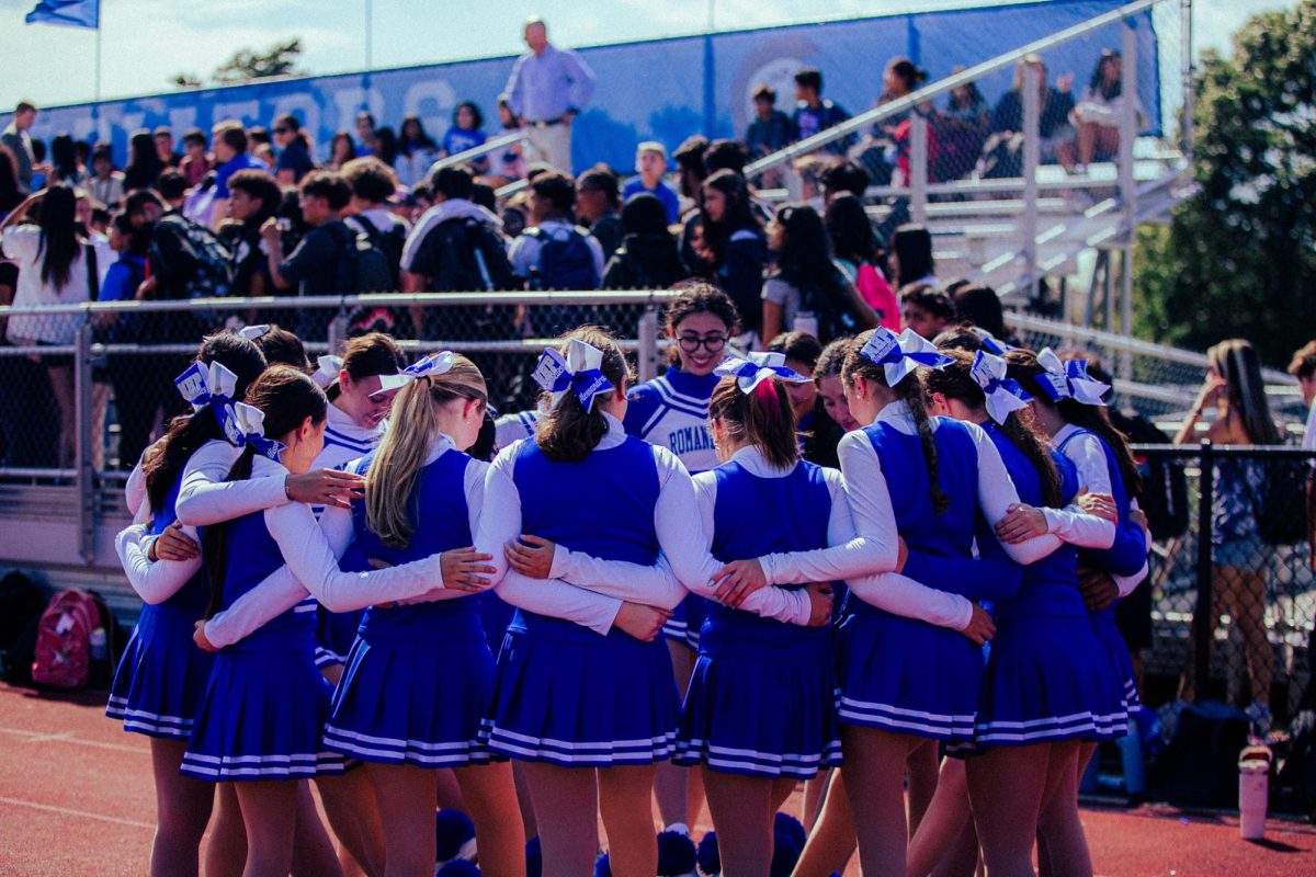 Romanettes huddle together and prepare to wow the crowd.